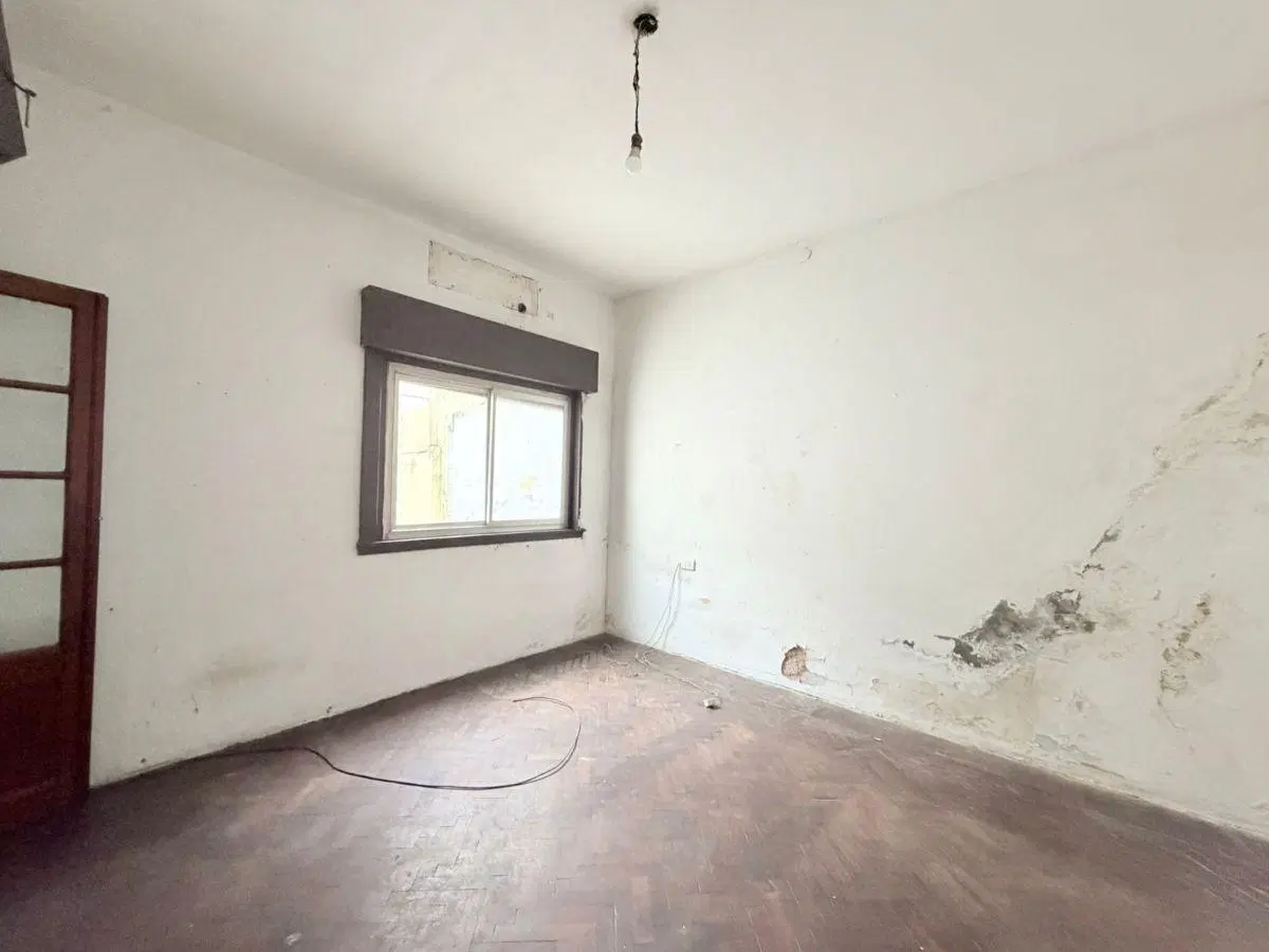 CASA EN VENTA EN MATADEROS LOTE PROPIO CON PATIO Y COCHERA 4