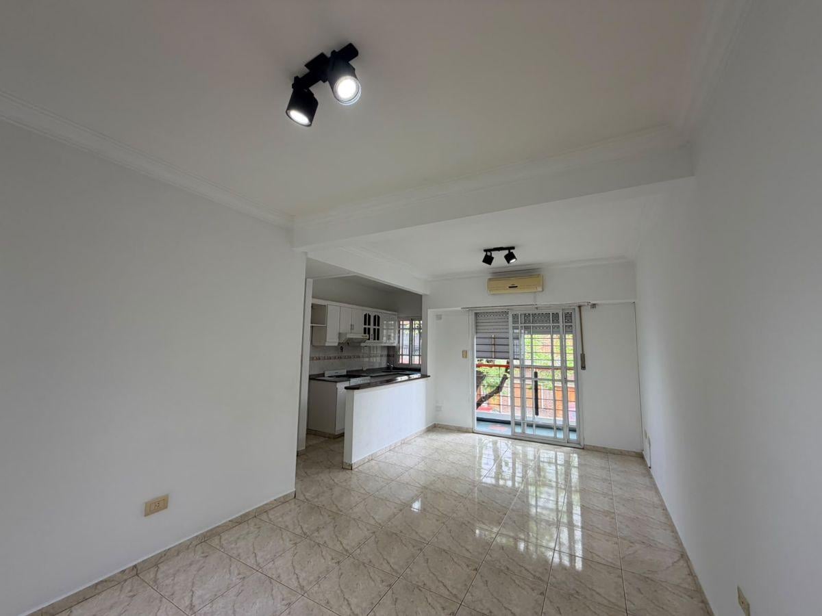 Foto de TRES AMBIENTES CON TERRAZA Y BALCON EN VENTA EN LINIERS SOBRE JOSE LEON, imagen 4
