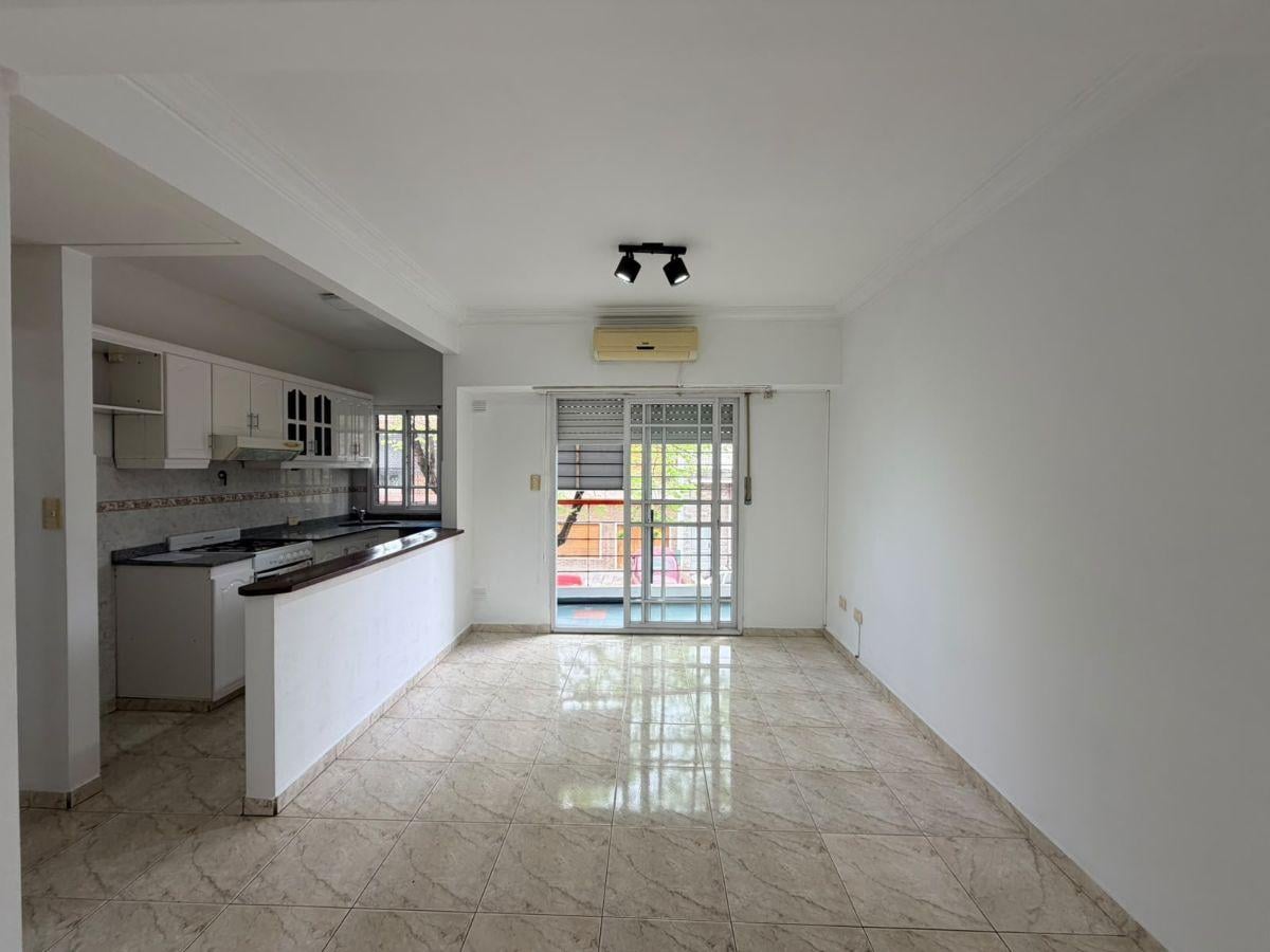 Foto de TRES AMBIENTES CON TERRAZA Y BALCON EN VENTA EN LINIERS SOBRE JOSE LEON, imagen 3