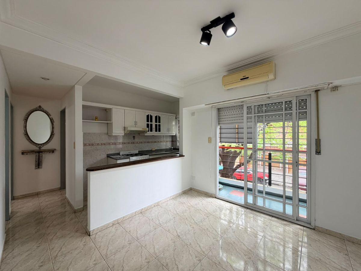 Foto de TRES AMBIENTES CON TERRAZA Y BALCON EN VENTA EN LINIERS SOBRE JOSE LEON, imagen 1
