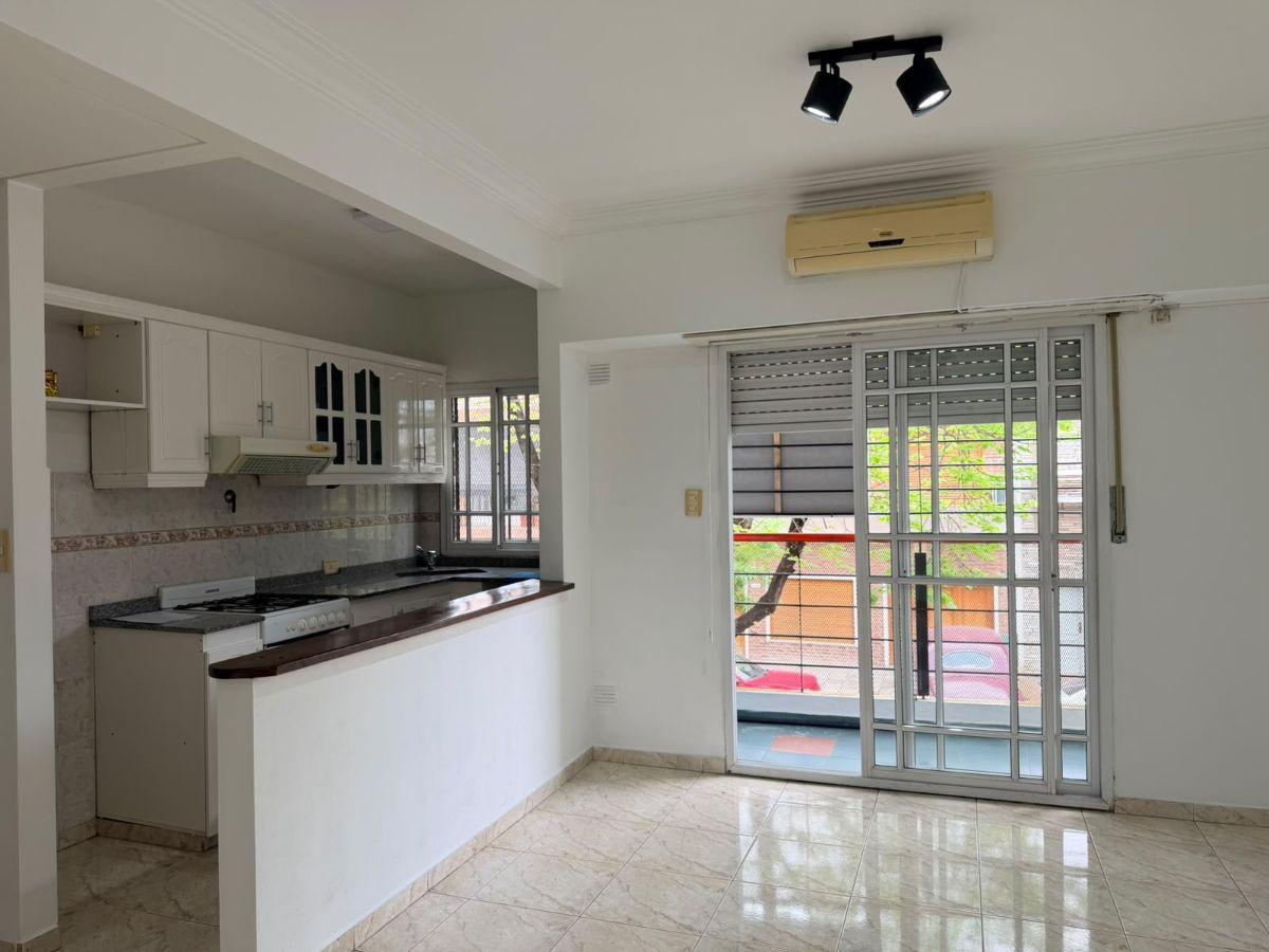Foto de TRES AMBIENTES CON TERRAZA Y BALCON EN VENTA EN LINIERS SOBRE JOSE LEON, imagen 2