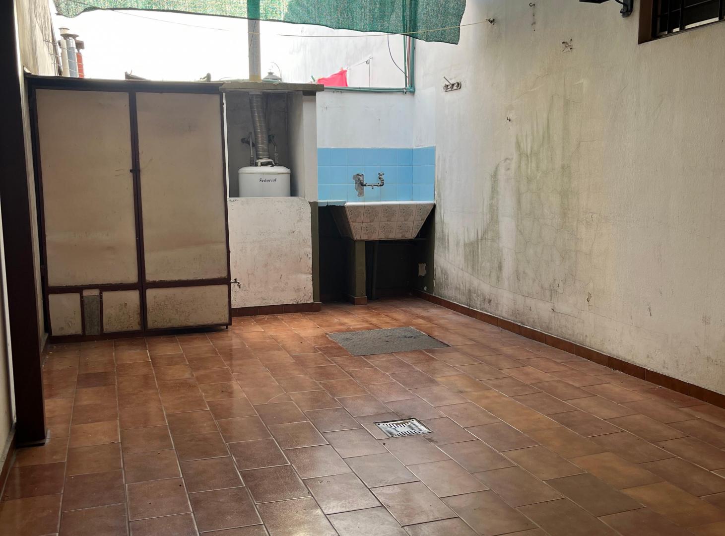 Foto de casa en alquiler de 4 ambientes sobre esquina, zona residencial, imagen 2