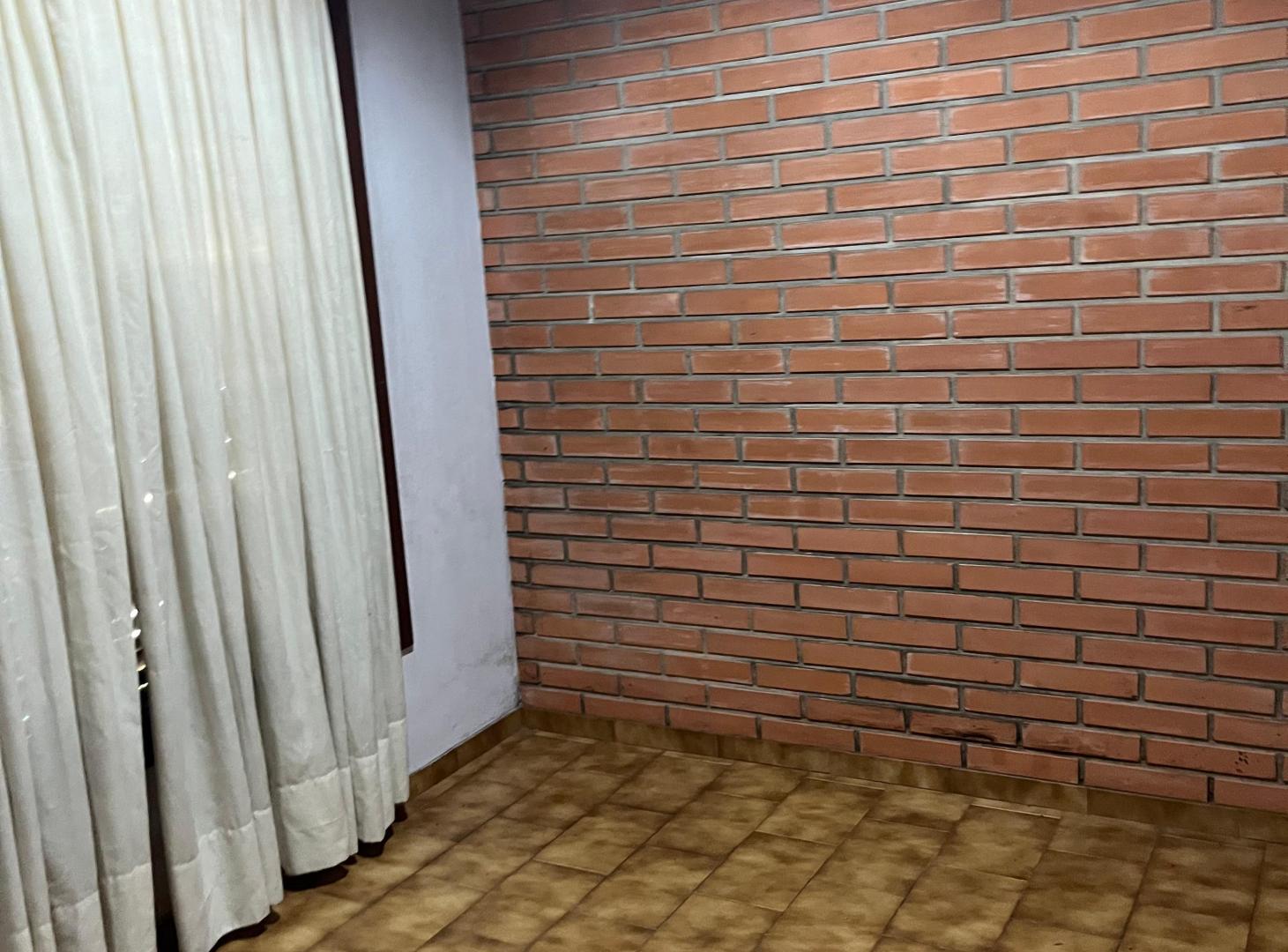 Foto de casa en alquiler de 4 ambientes sobre esquina, zona residencial, imagen 4