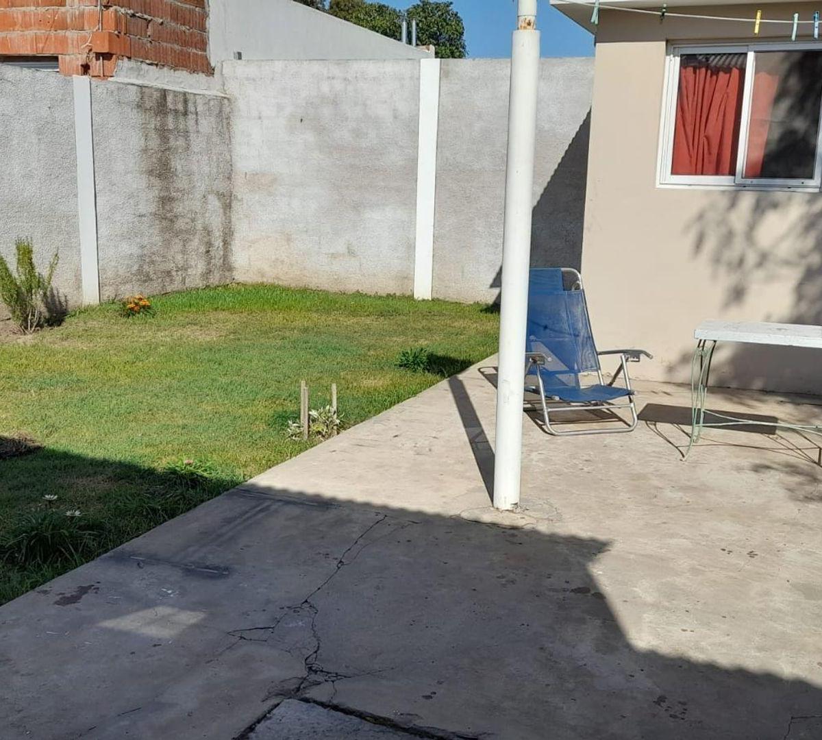 Venta de Casa Dos Dorm. + Dorm y Baño de Servicio 3