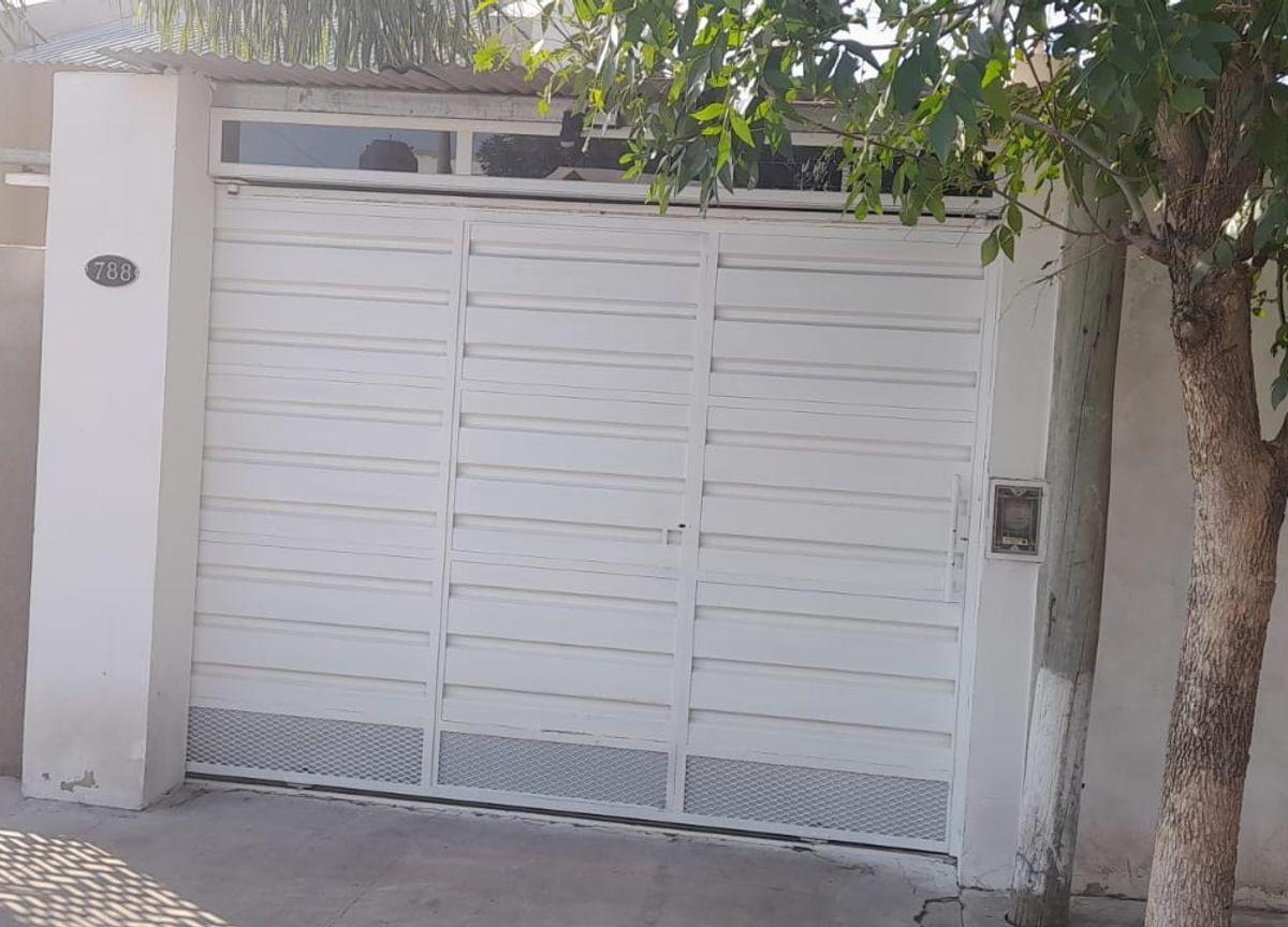 Venta de Casa Dos Dorm. + Dorm y Baño de Servicio 1