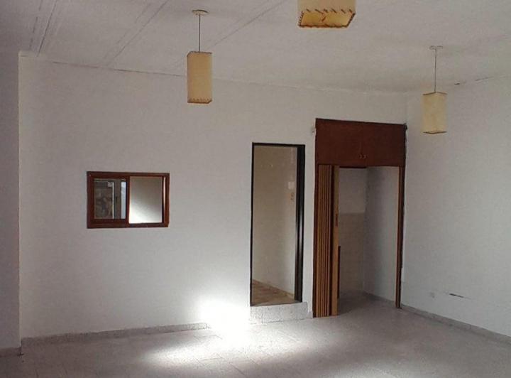 VENTA DE LOCAL COMERCIAL CON COCHERAS EN S NICOLAS 5