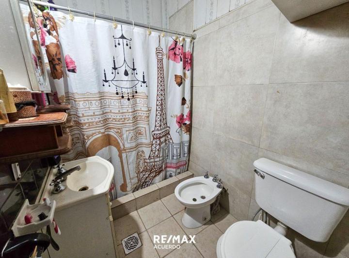 VENTA AMPLIA CASA APTO CREDITO EN SAN NICOLAS 3