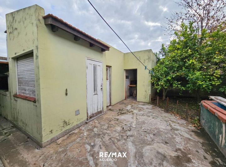 SAN NICOLAS- VENTA CASA- 3 DORMIS- APTA CREDITO 5
