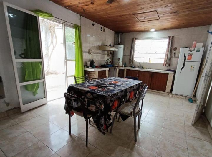 Venta Casa 200m2, 2 dormitorios. Pezzi San Nicolas 4