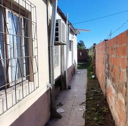 VENDO CASA CON LOCAL Y 2 DEPARTAMENTOS POMBO 131 3