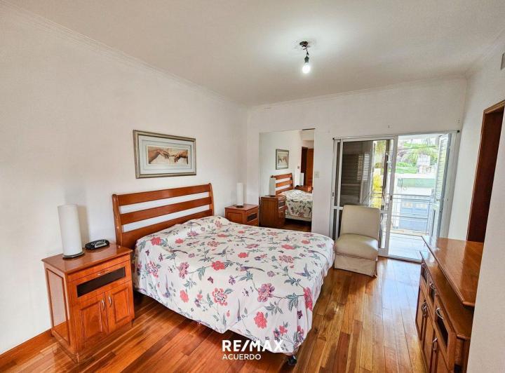 VENDE CASA P. ALTA 3 DORM. + COCHERAS SAN NICOLAS 1