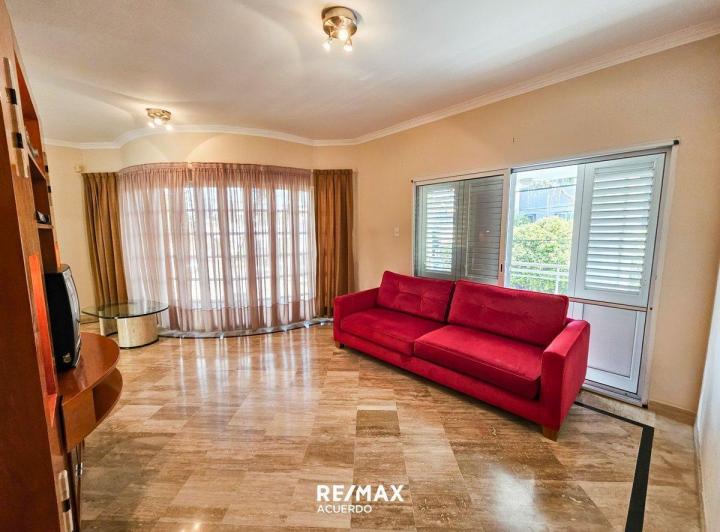 VENDE CASA P. ALTA 3 DORM. + COCHERAS SAN NICOLAS 4