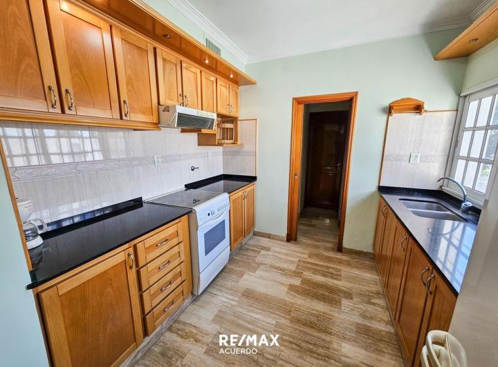 VENDE CASA P. ALTA 3 DORM. + COCHERAS SAN NICOLAS 3