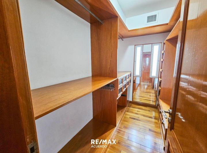 VENDE CASA P. ALTA 3 DORM. + COCHERAS SAN NICOLAS 5