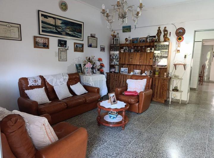 Venta Casa San Nicolas, 2 dormi, cochera y jardín 2