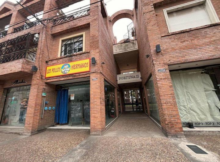VENTA DE LOCAL COMERCIAL EN SAN NICOLÁS DE LOS ARR 5