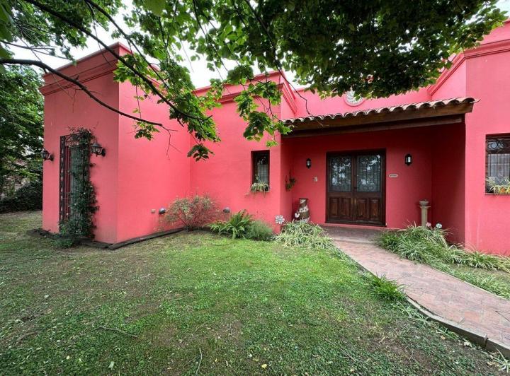 VENTA CASA 4 DORM PILETA AP. CRED. CENTRO 3