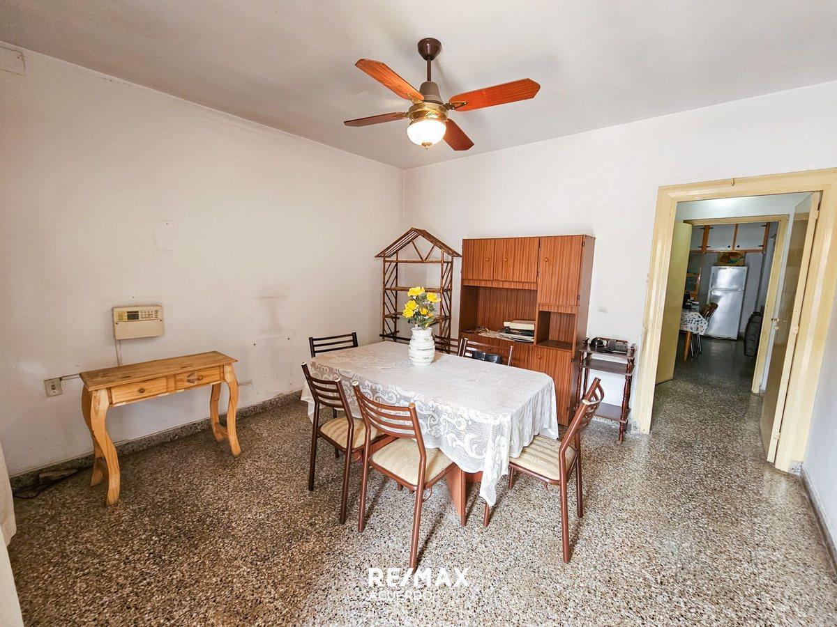 VENTA CASA EXCELENTE UBICACIÓN 3 DORM Y COCHERA