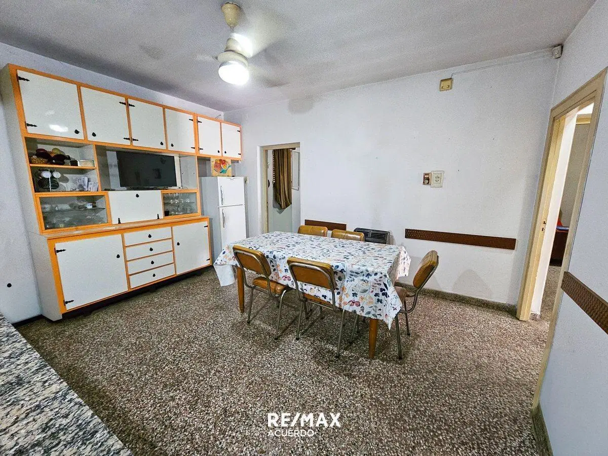 VENTA CASA EXCELENTE UBICACIÓN 3 DORM Y COCHERA 3