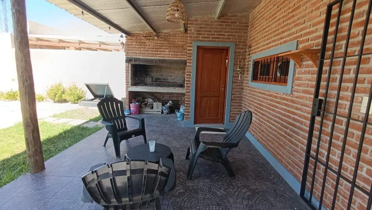 Venta de casa a estrenar con pileta Villa Ramallo 4