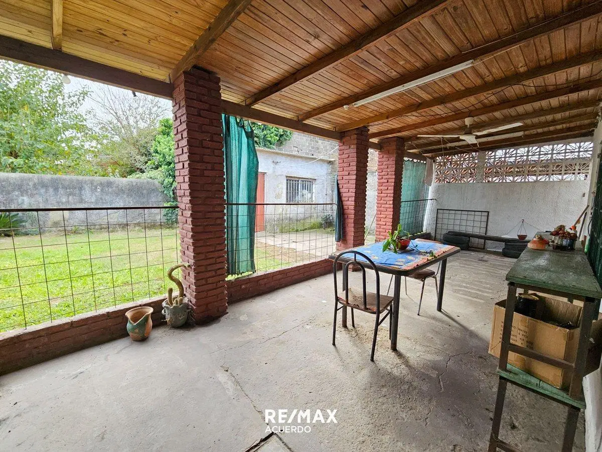 VENTA AMPLIA CASA APTO CREDITO EN SAN NICOLAS 2