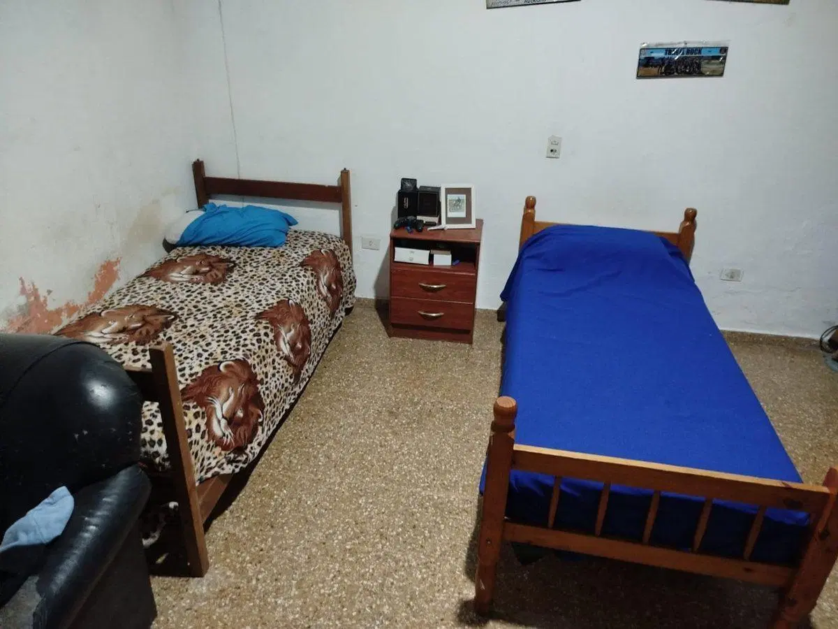 VENTA CASA A REFACCIONAR CON 2 LOCALES - EREZCANO 4