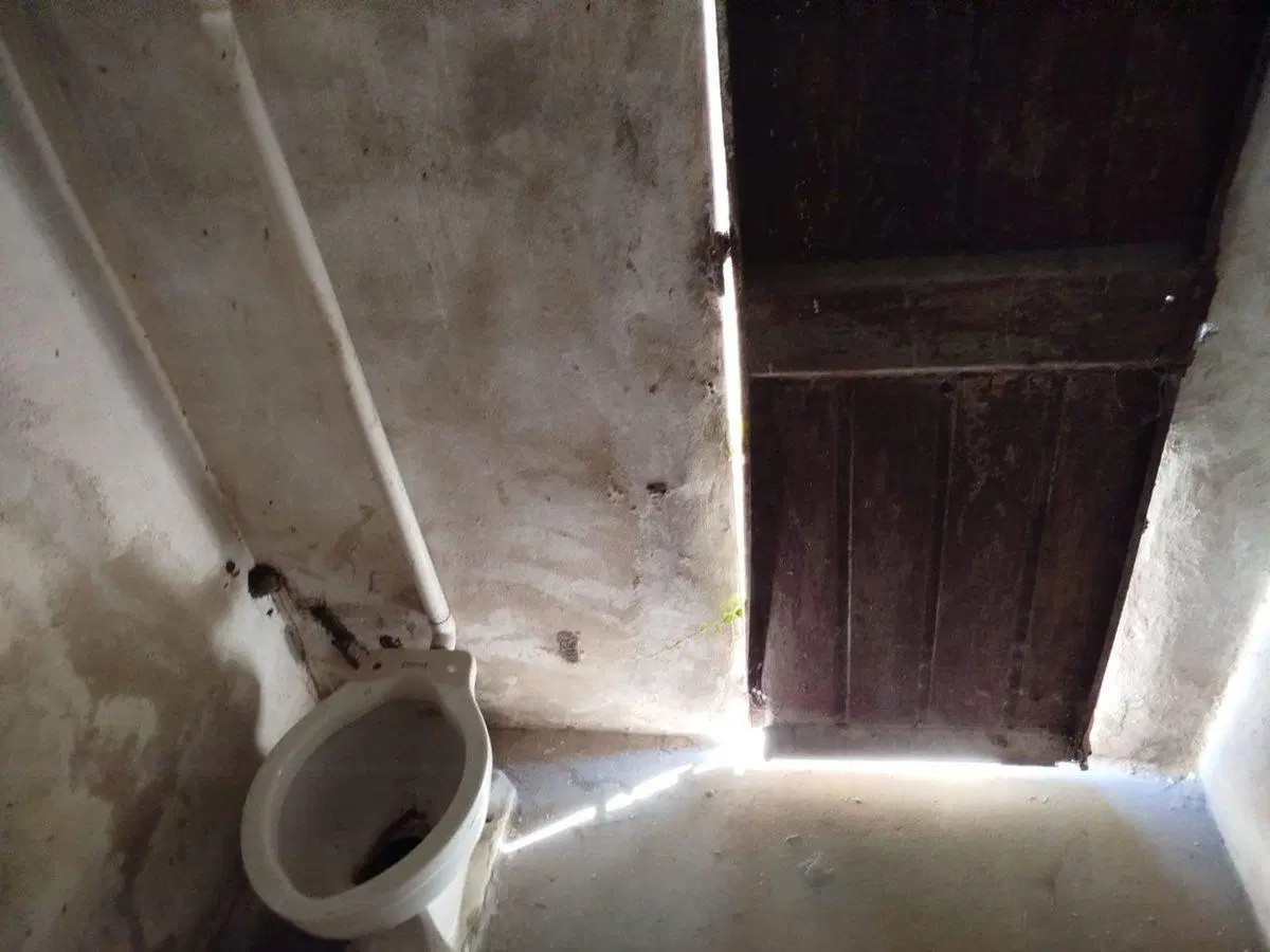 VENTA CASA A REFACCIONAR CON 2 LOCALES - EREZCANO 3