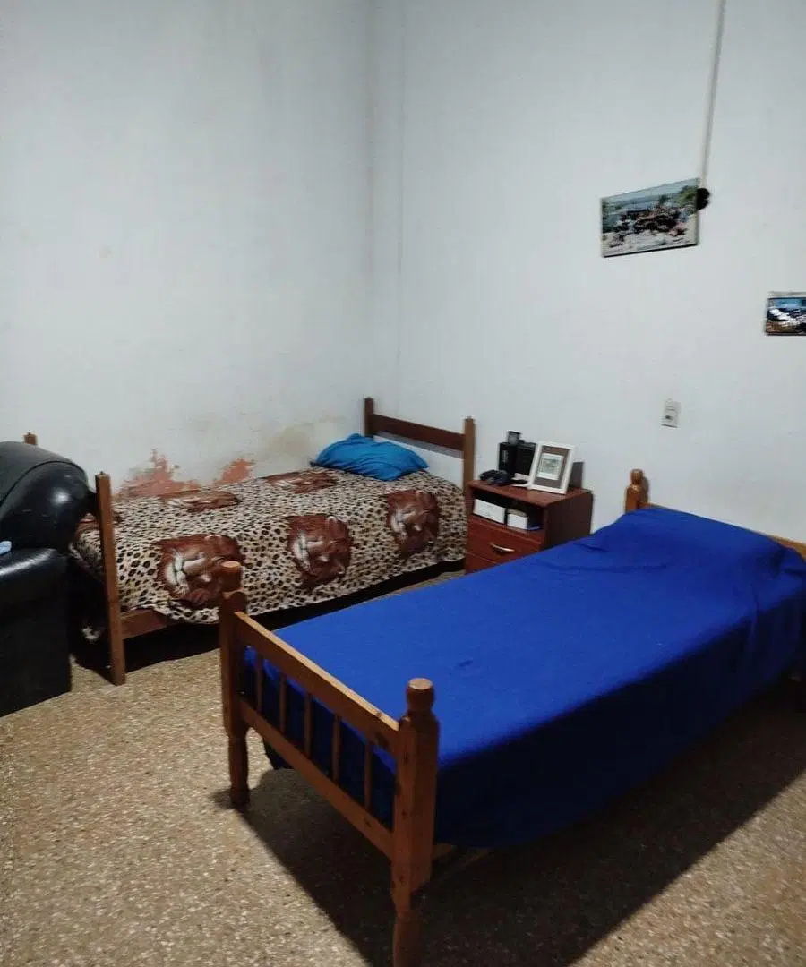 VENTA CASA A REFACCIONAR CON 2 LOCALES - EREZCANO 5
