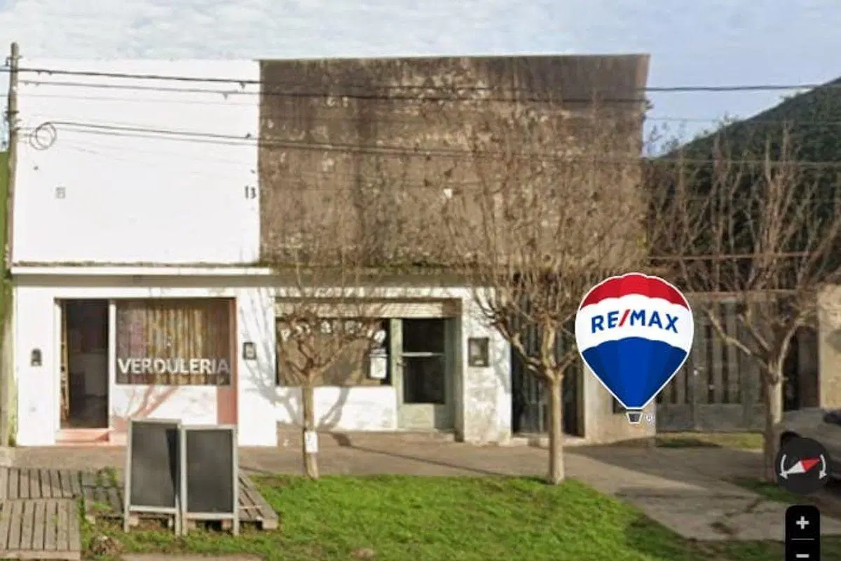 VENTA CASA A REFACCIONAR CON 2 LOCALES - EREZCANO 2