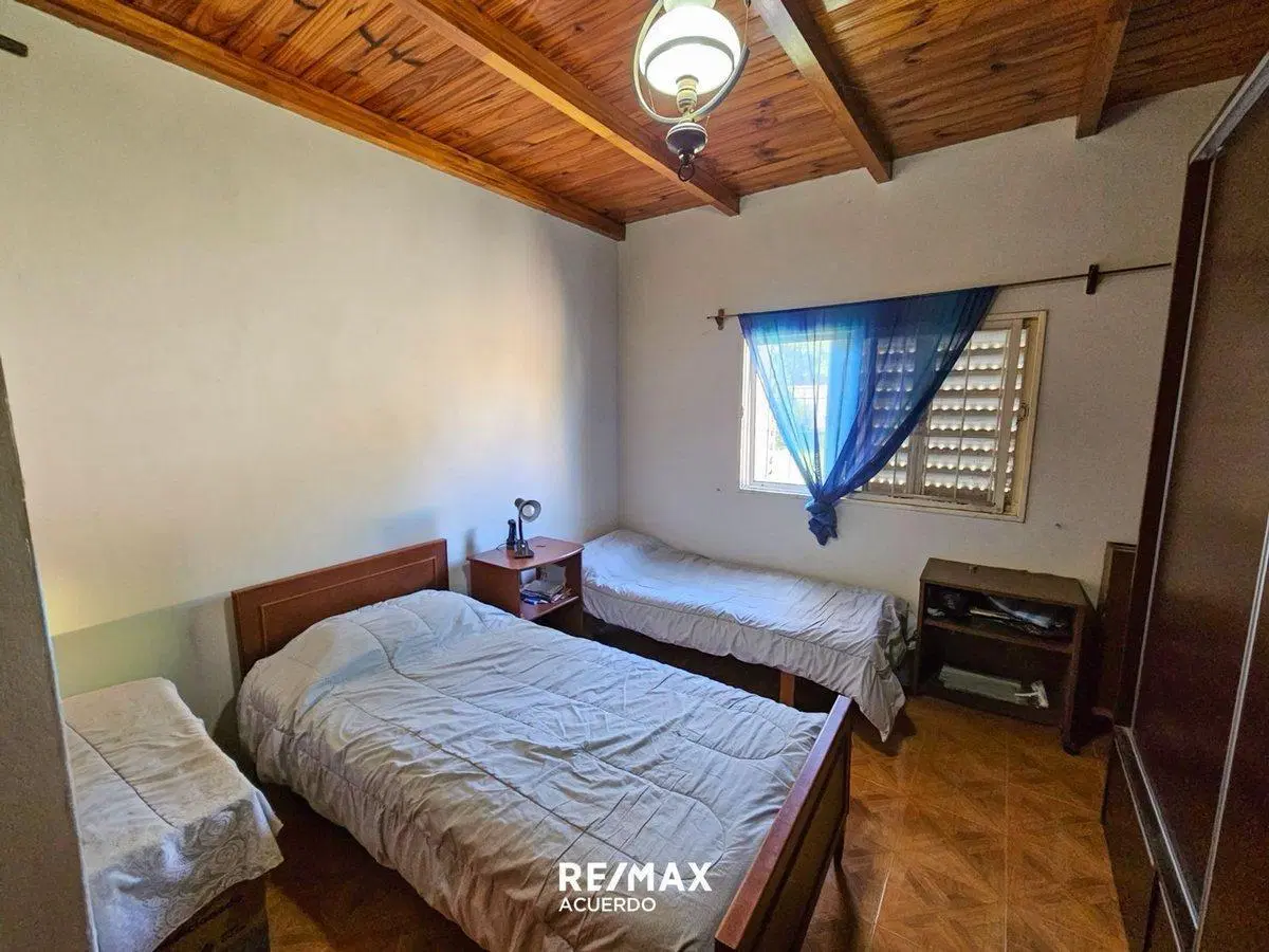 VENTA CASA LA EMILIA 2 HAB MAS DEPTO A REFACCIONAR 3