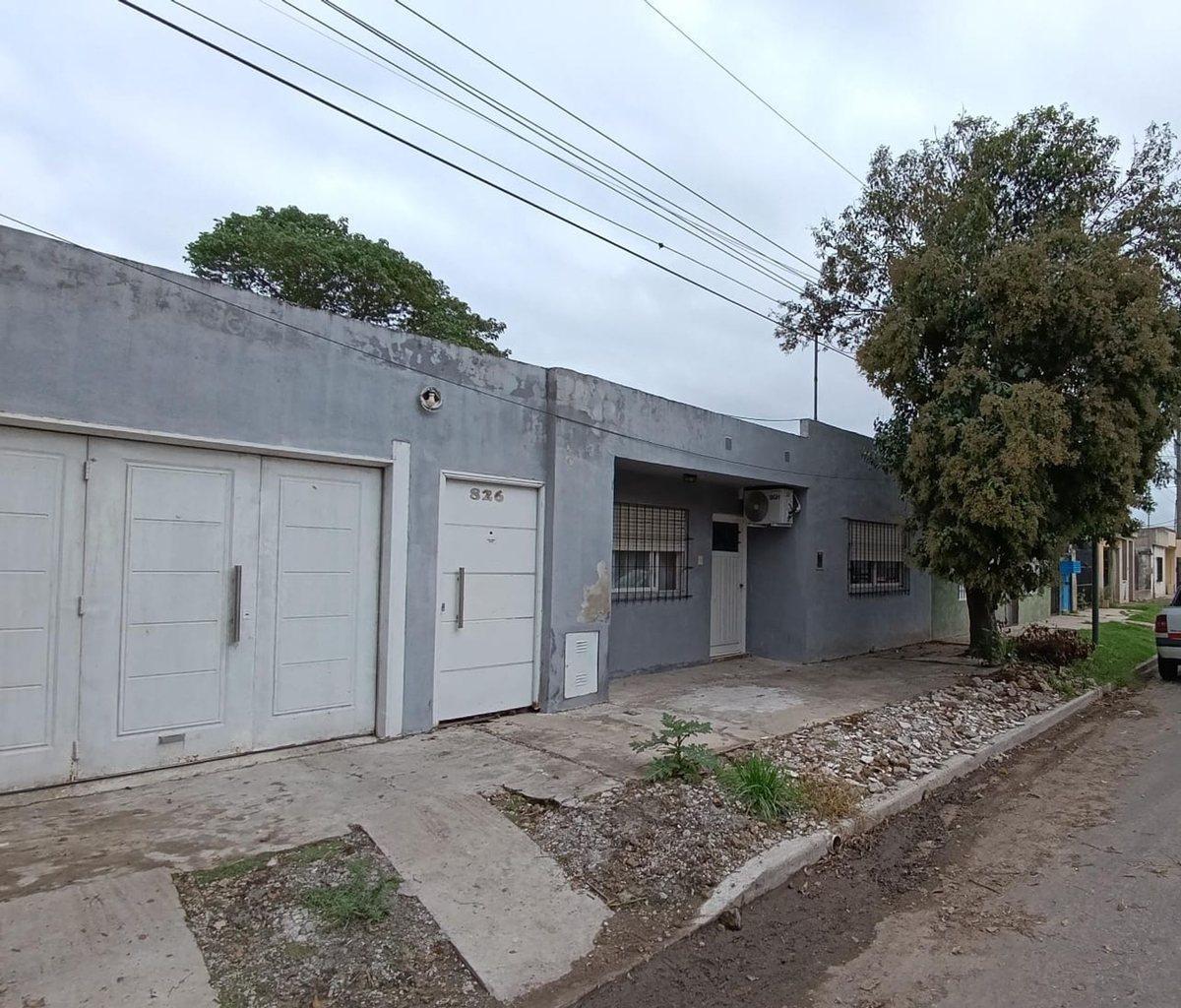 Venta Casa 200m2, 2 dormitorios. Pezzi San Nicolas