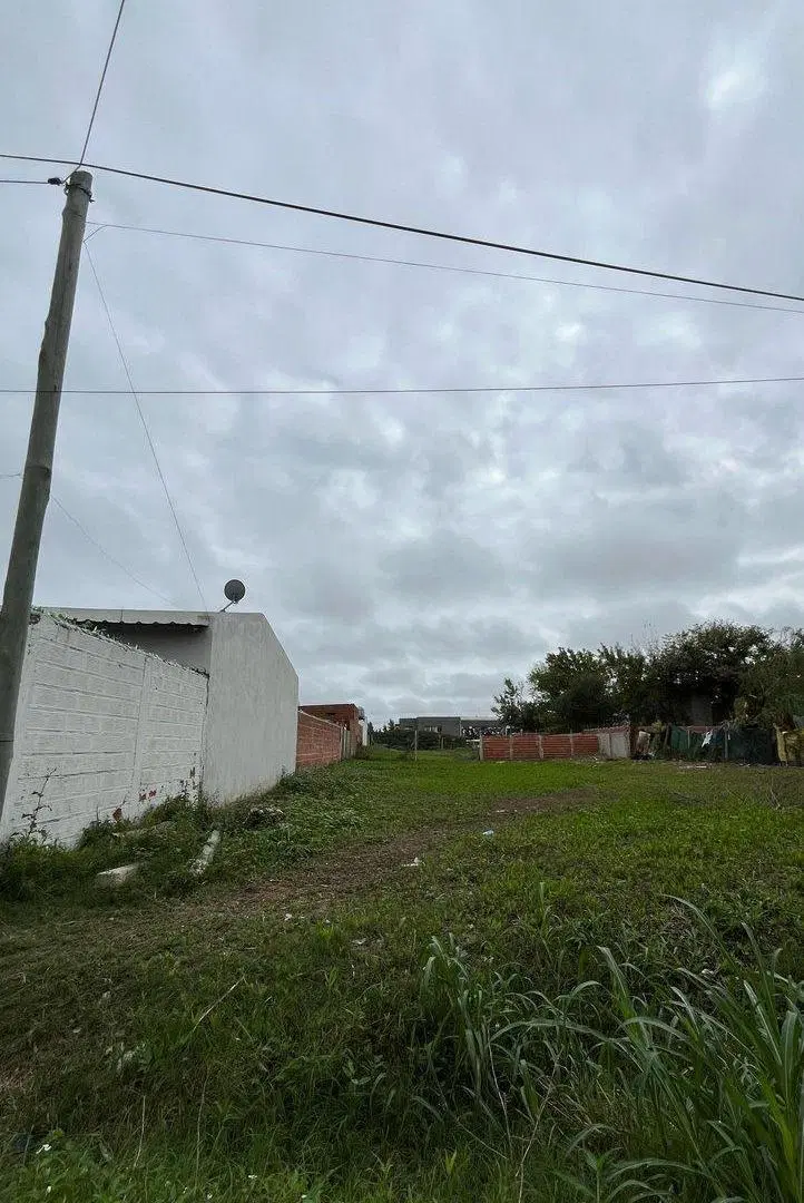 VENTA TERRENO 400 M2 A METROS DE AUTOPISTA ROS-BA 2