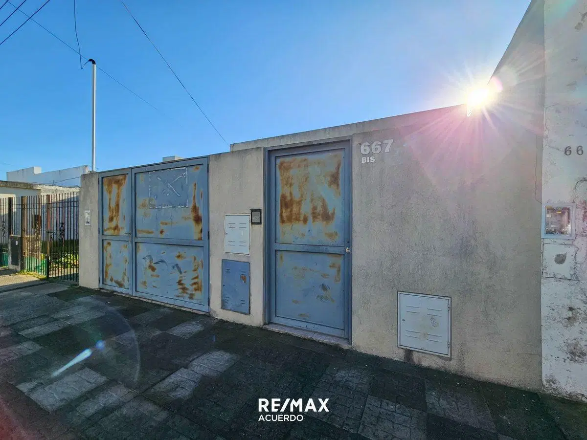 VENTA CASA CENTRICA DE UN DORMITORIO COCHERA 2