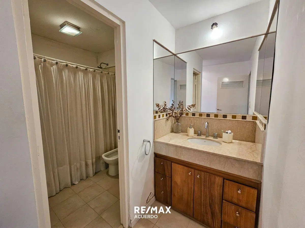 VENTA CASA CENTRICA DE UN DORMITORIO COCHERA 3