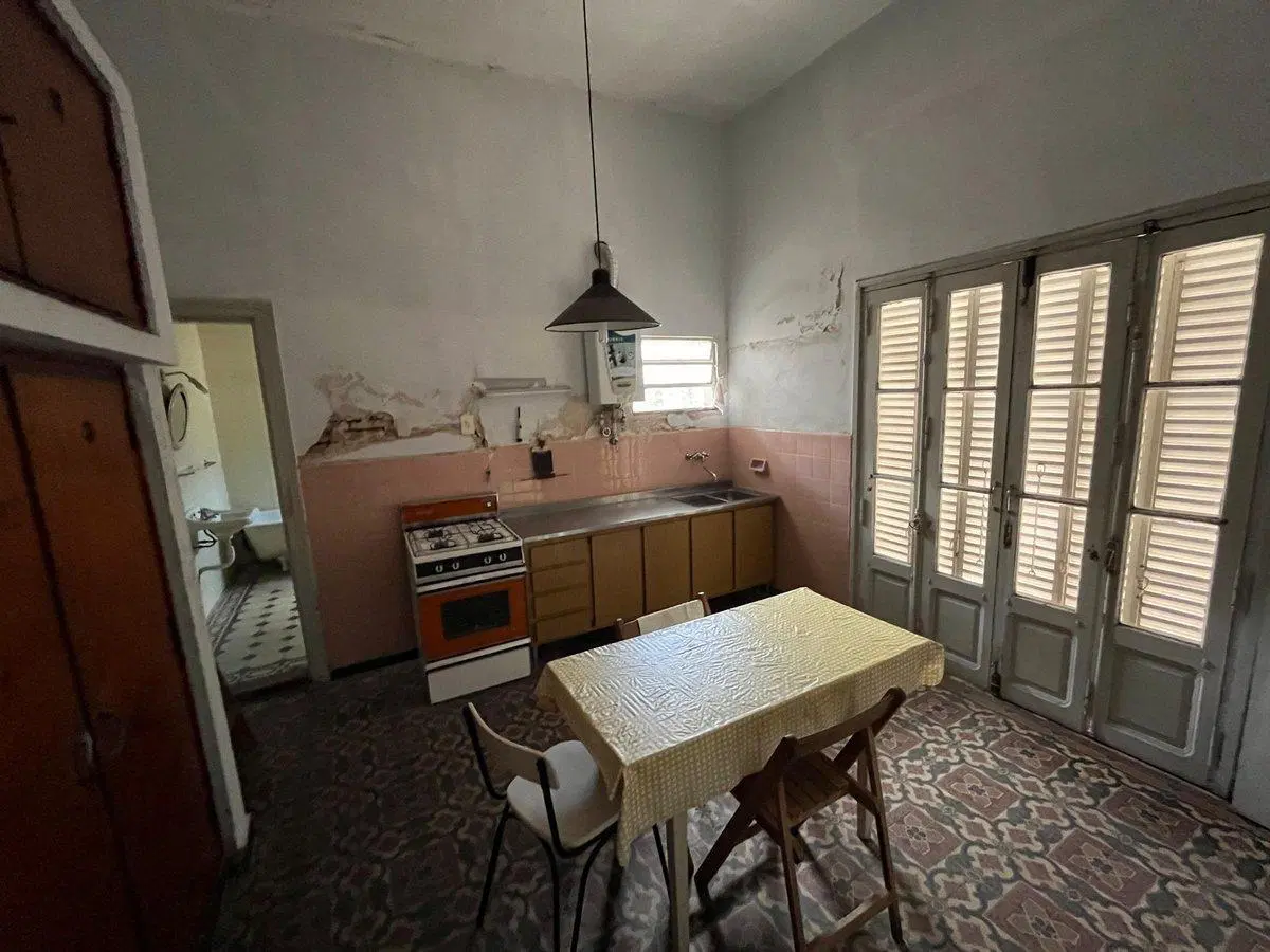 VENTA ZONA CENTRICA CASA 3 DORM COCHERA AP. CRED 3