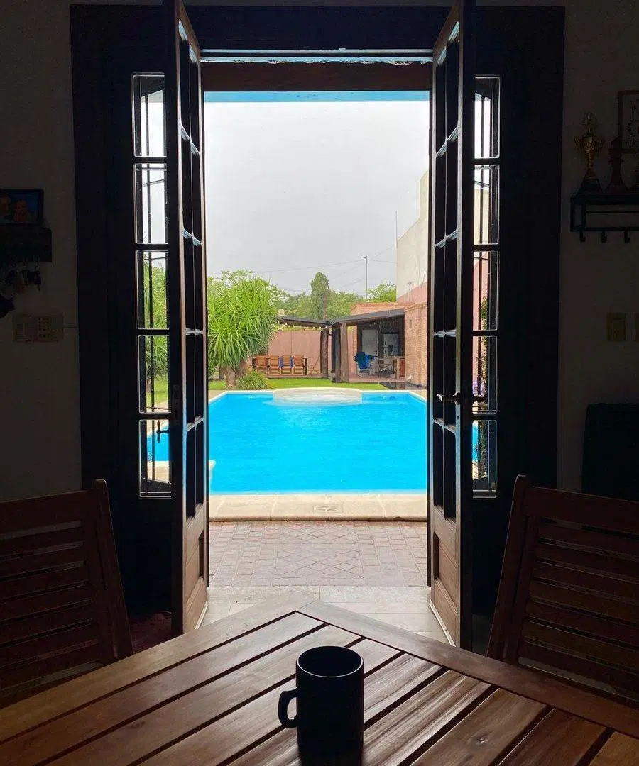 VENTA-CASA C/PISCINA Y QUINCHO - 700m2 B. YAGUARÓN 4
