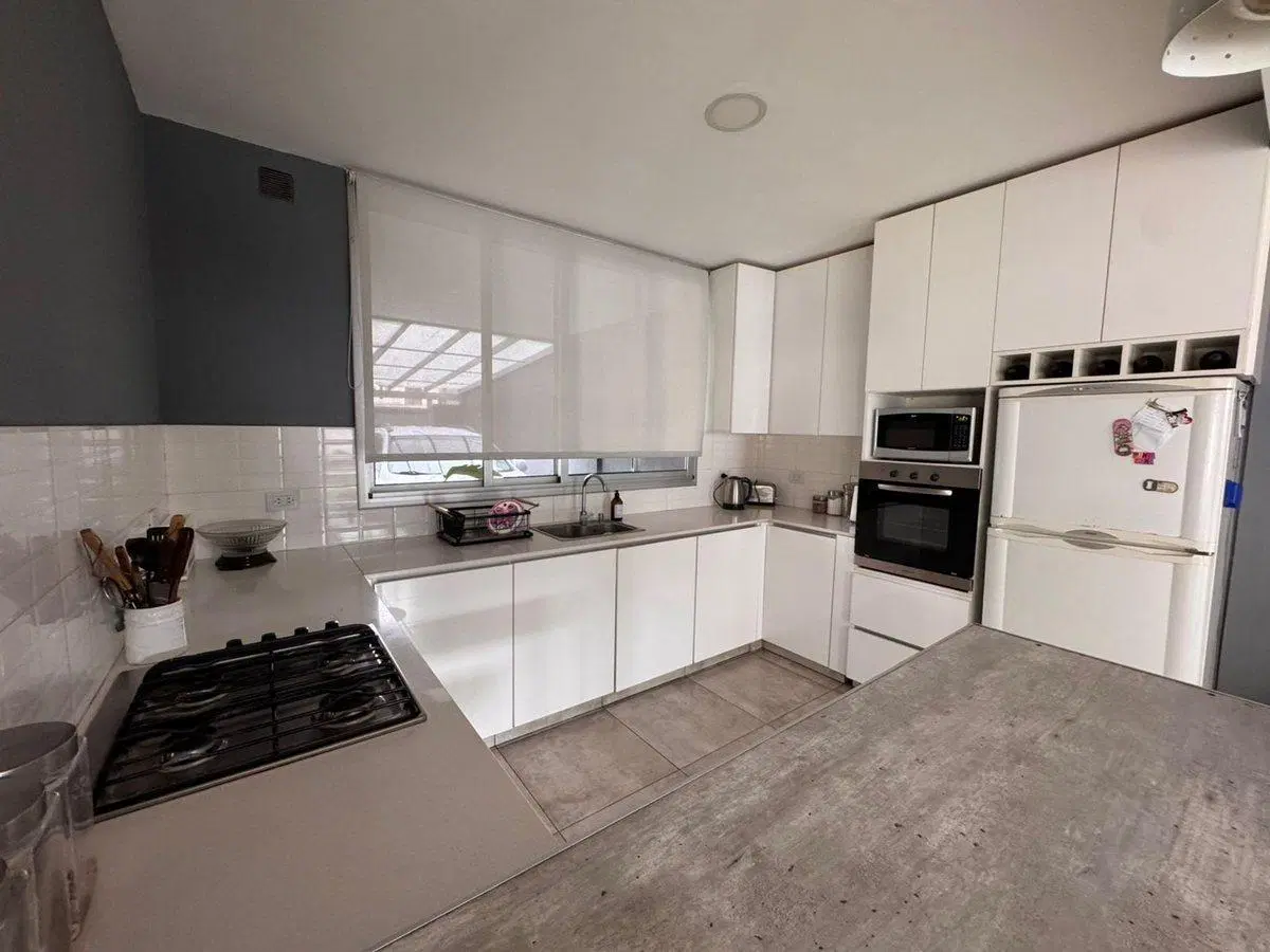 VENTA CASA 3 DOM/COCHERAS/PILETA SAN NICOLAS 4