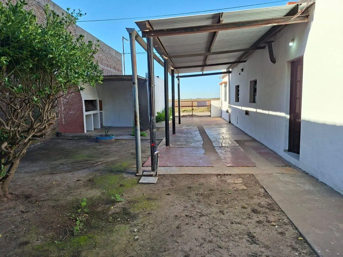 VENTA CASA SOBRE LOTE 974M2 - GENERAL ROJO 2