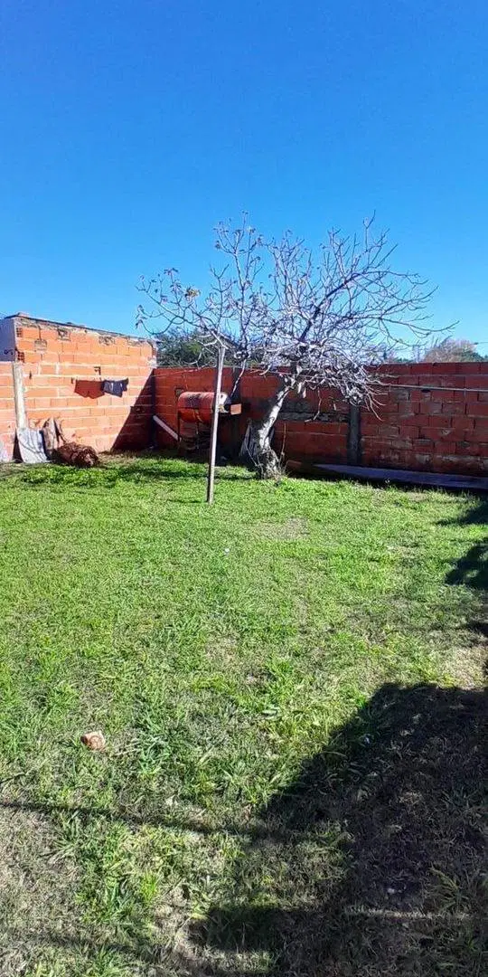 VENDO CASA CON LOCAL Y 2 DEPARTAMENTOS POMBO 131 2