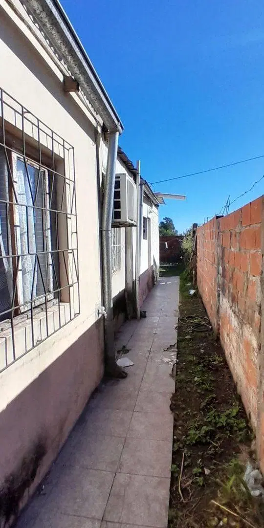 VENDO CASA CON LOCAL Y 2 DEPARTAMENTOS POMBO 131 3
