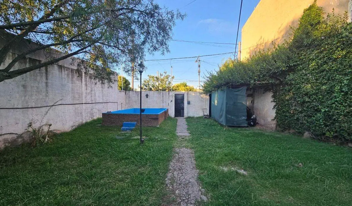 VENTA CASA 2 DORMITORIOS + COCHERA 3