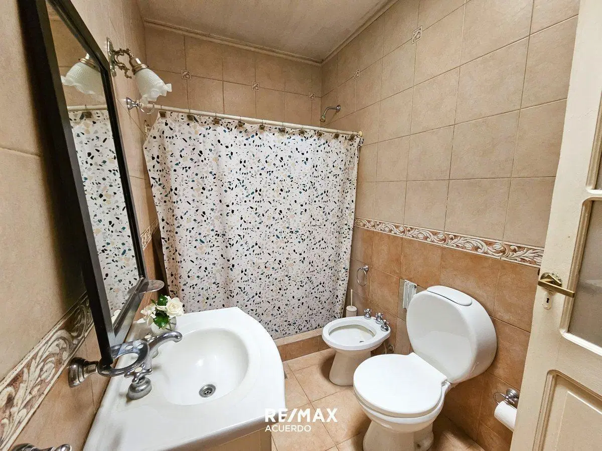 VENTA CASA TRES DORM. Y PATIO EN ROJO APTA CREDITO 2