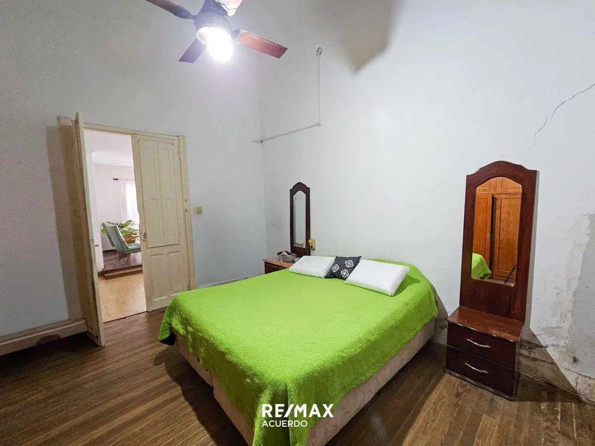 VENTA CASA TRES DORM. Y PATIO EN ROJO APTA CREDITO 4
