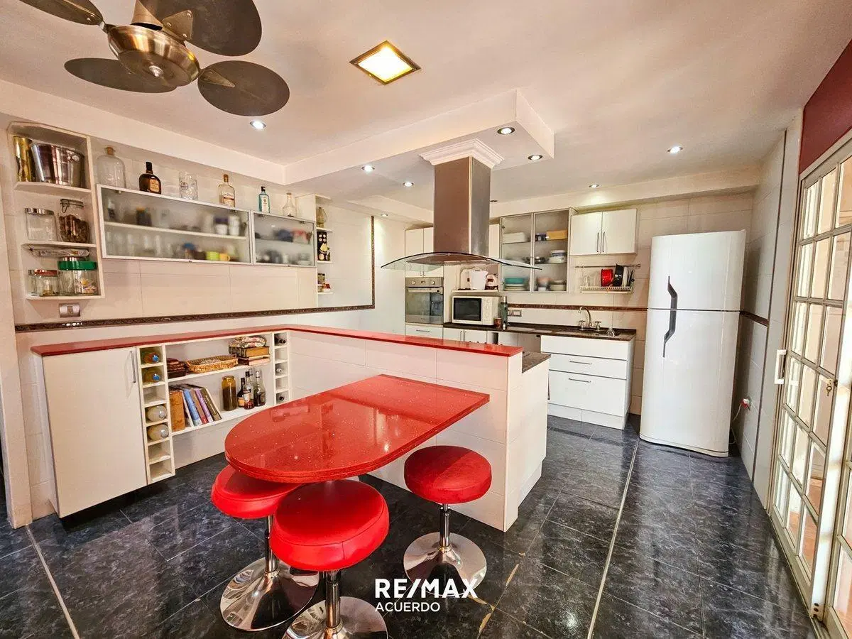 VENTA CASA CENTRICA 3 DORMI, SAN NICOLAS 4