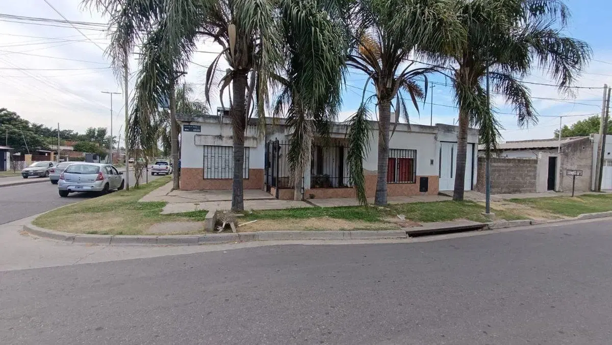 Venta Casa de 3 habitaciones + dpto. independiente 5