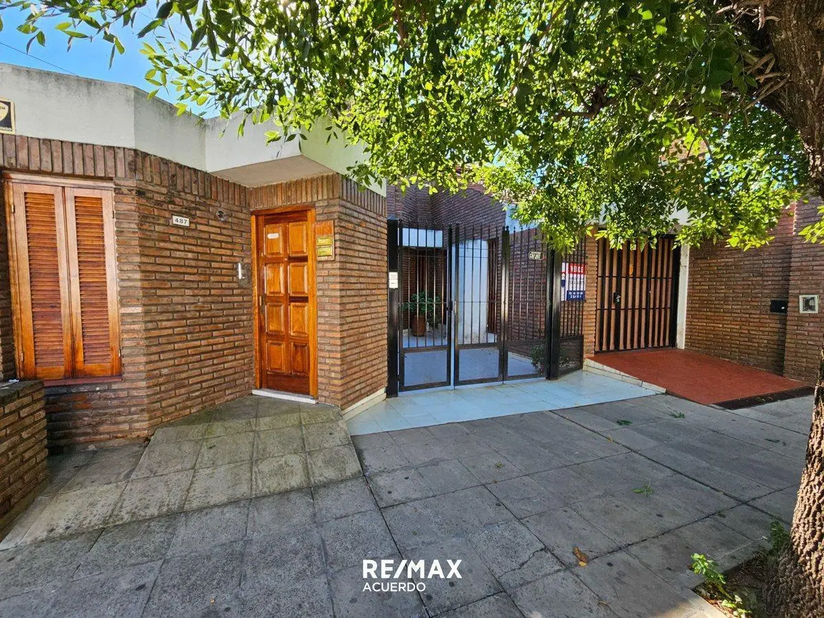 Venta de Casa de 3 dormitorios en el centro de SN 4