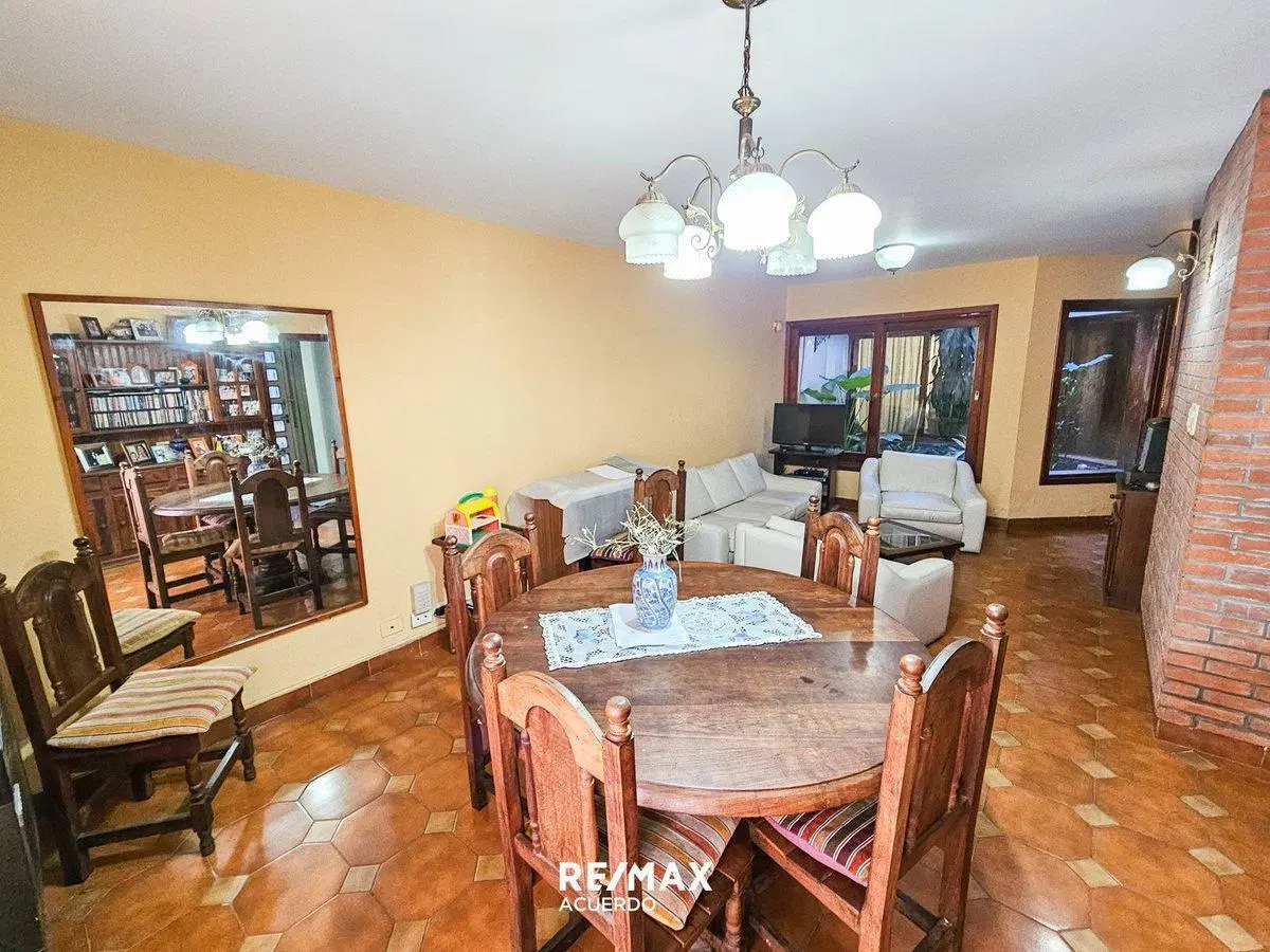 Venta de Casa de 3 dormitorios en el centro de SN 5