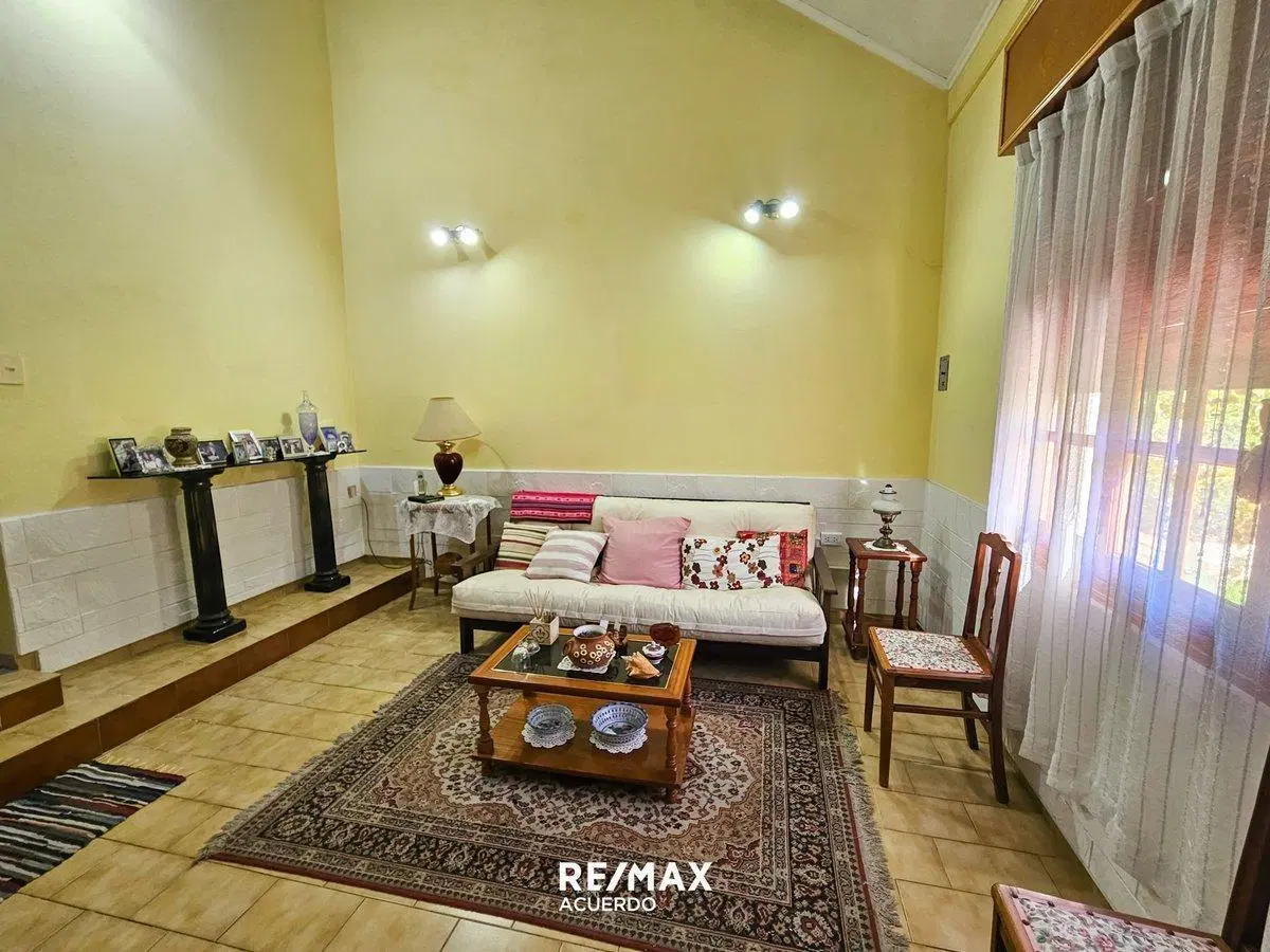 CASA TRES DORMITORIOS EN VENTA APTA CREDITO 3