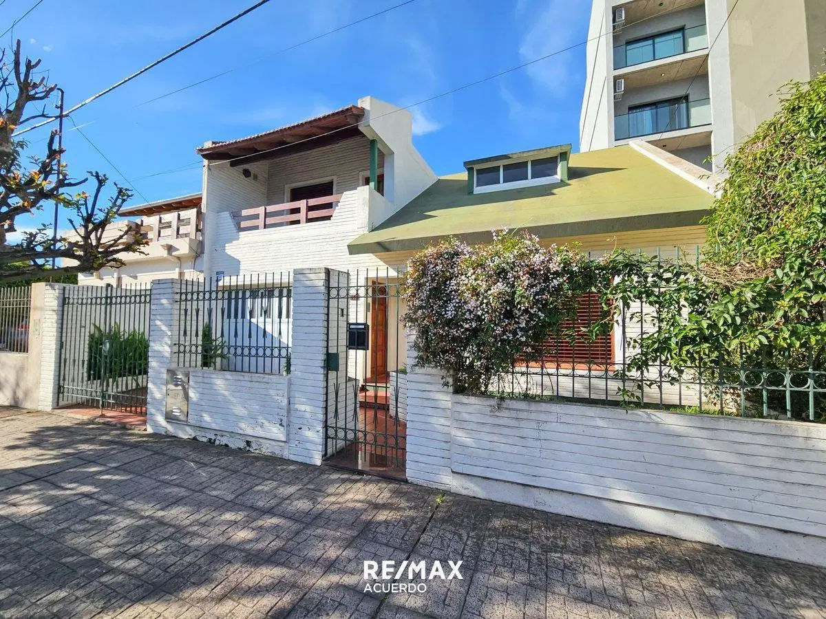 CASA TRES DORMITORIOS EN VENTA APTA CREDITO 4