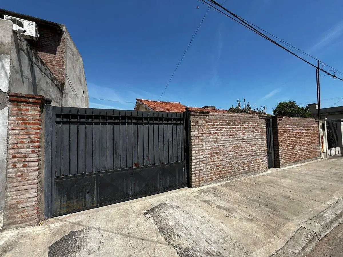 VENTA CASA 2 DORM CON GRAN TERRENO EN BARRIO ITEC 2